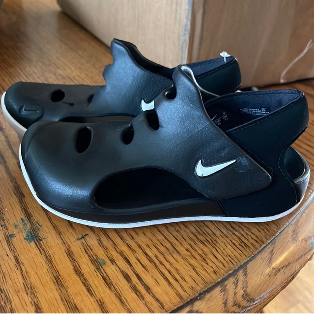 NWT Nike Sunray Protect 3 size 3 youth